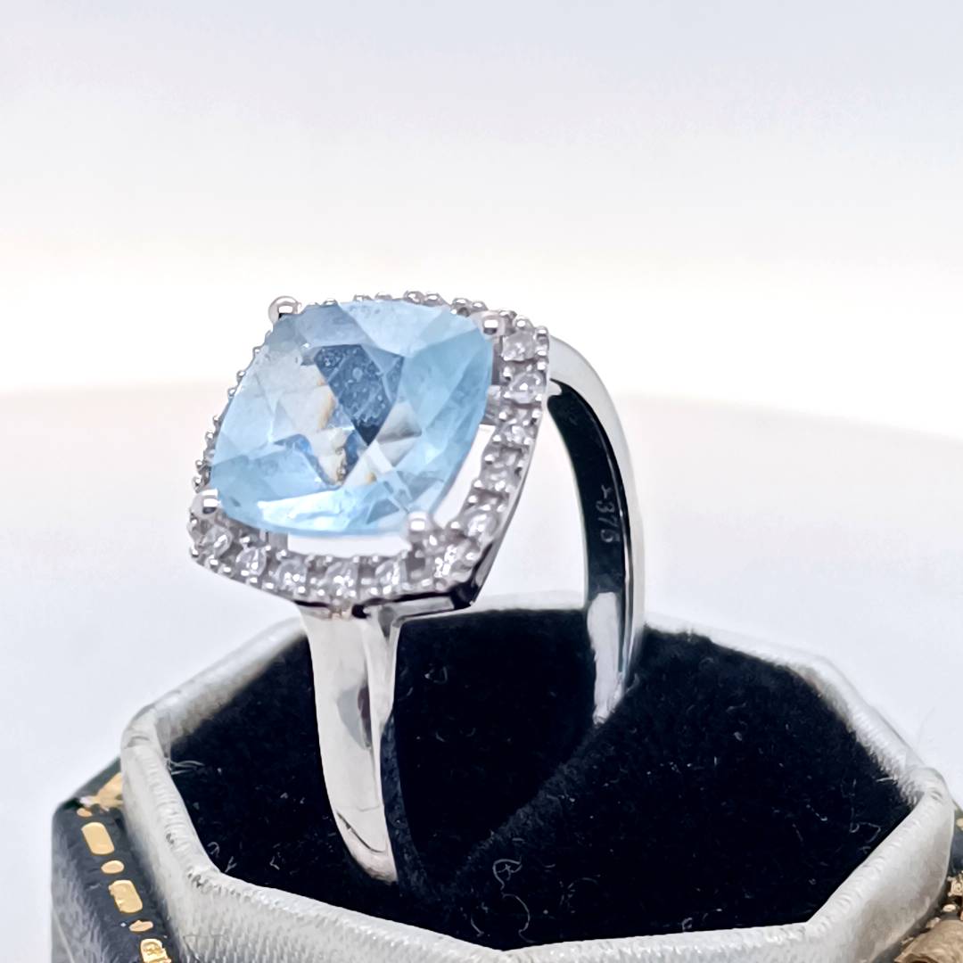 Aquamarine and Diamonds White Gold Ring