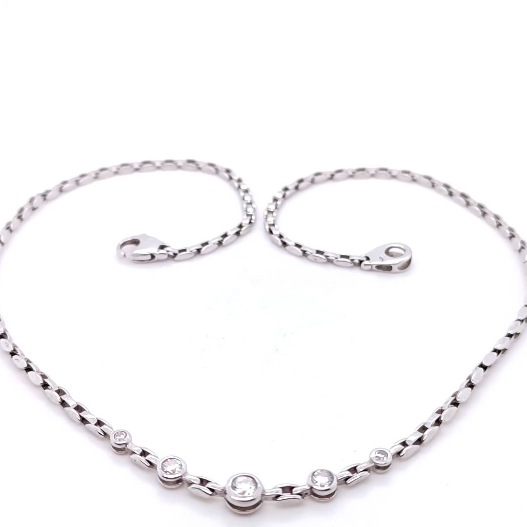 White Gold and Diamonds Necklace