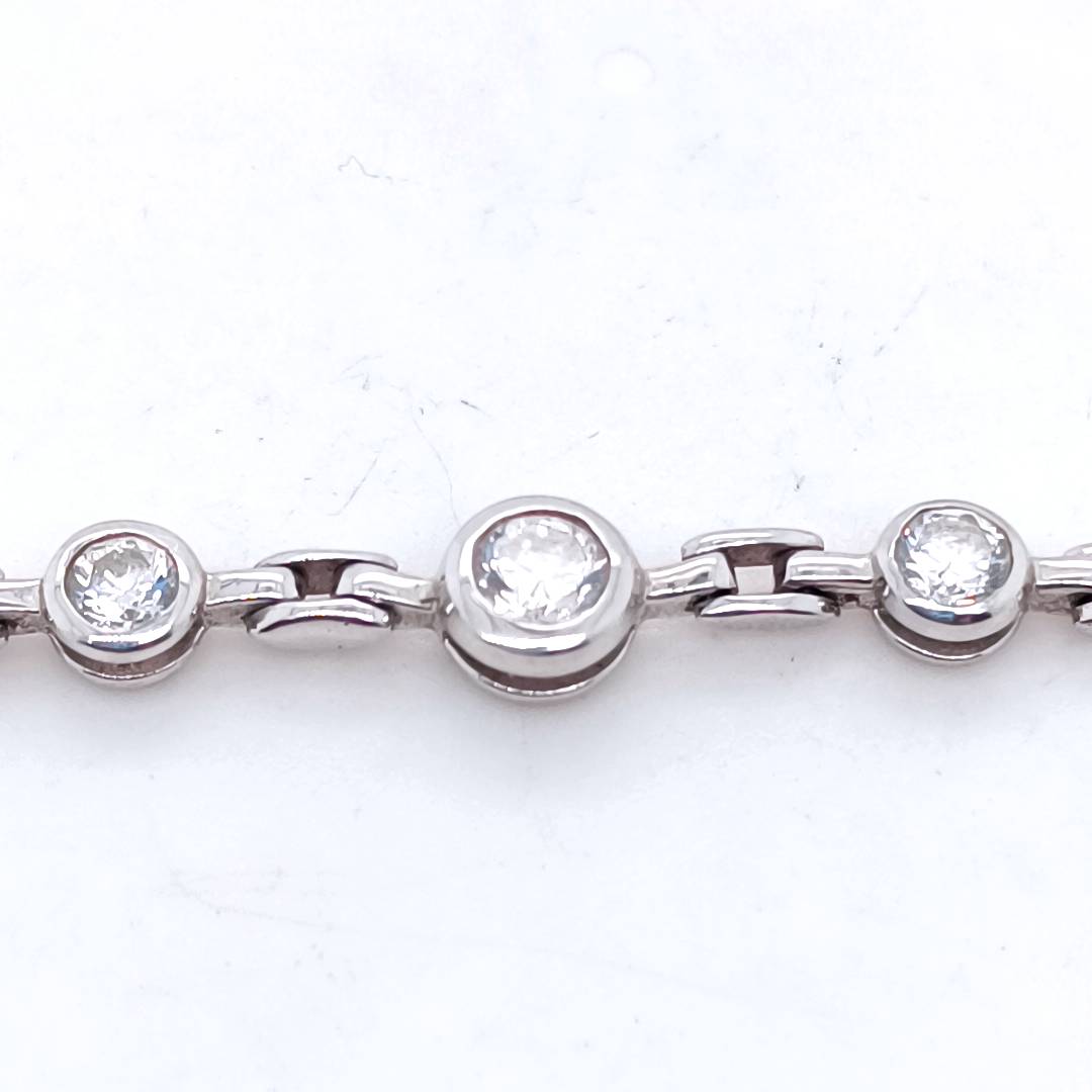 White Gold and Diamonds Necklace