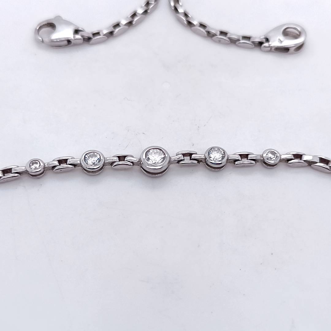 White Gold and Diamonds Necklace