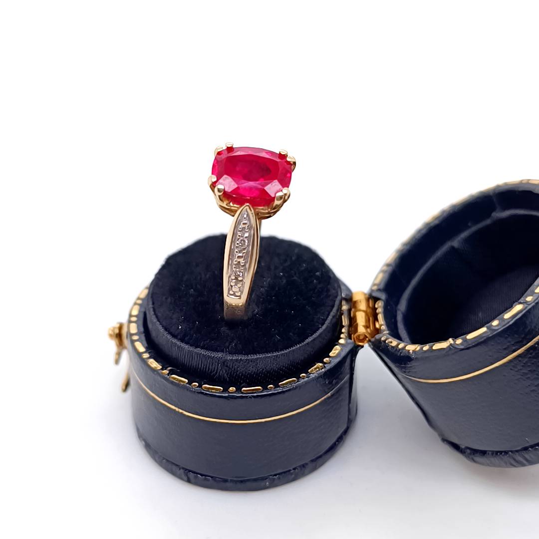 Vintage Pink Ruby and Diamonds Ring