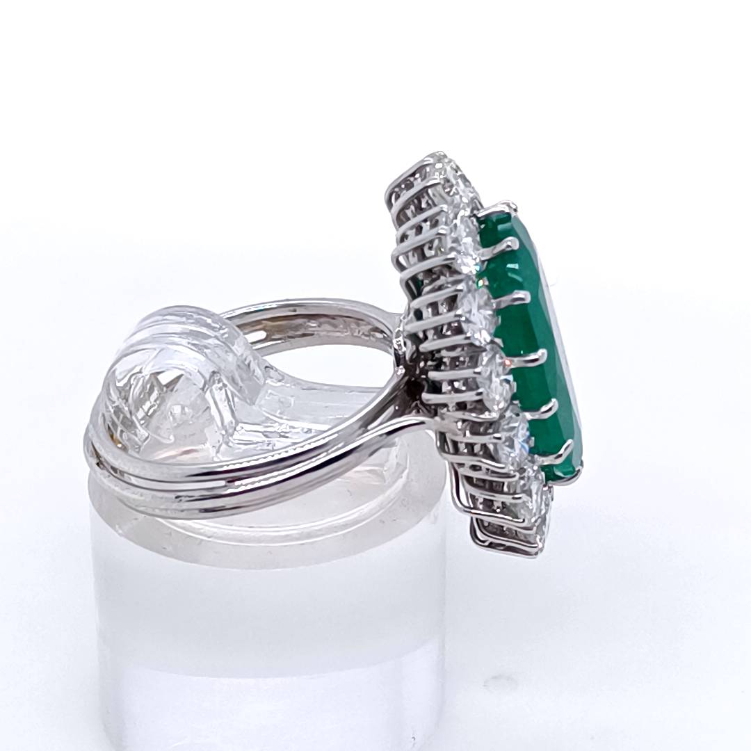 Emerald & Diamond Ring , 18 k White Gold