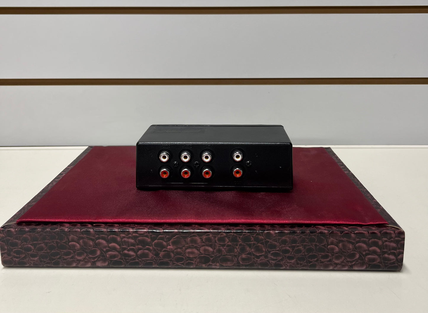 Av:link 3-Way CD/AUX Stereo Switch