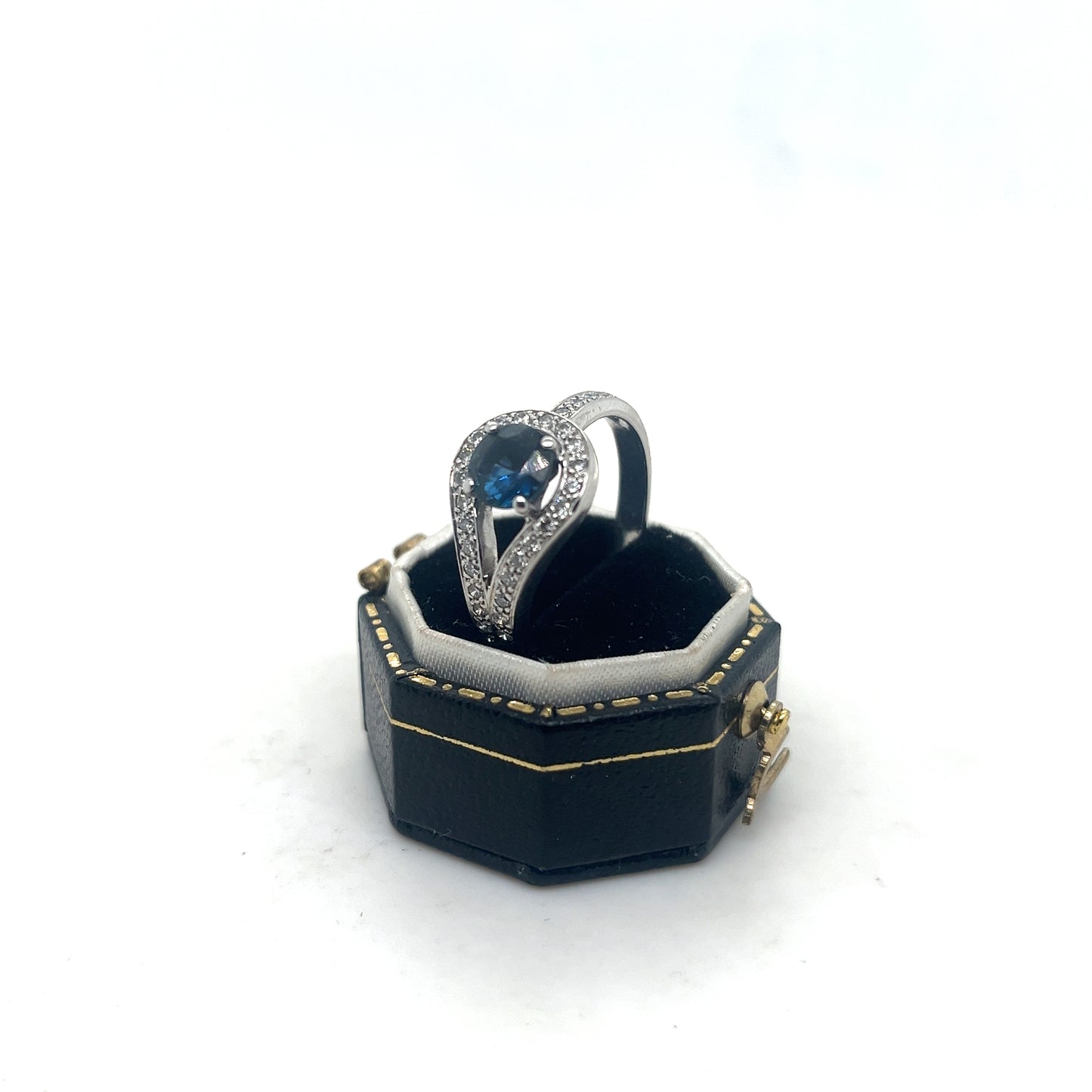 Sapphire and Diamond Ring. 18k White Gold