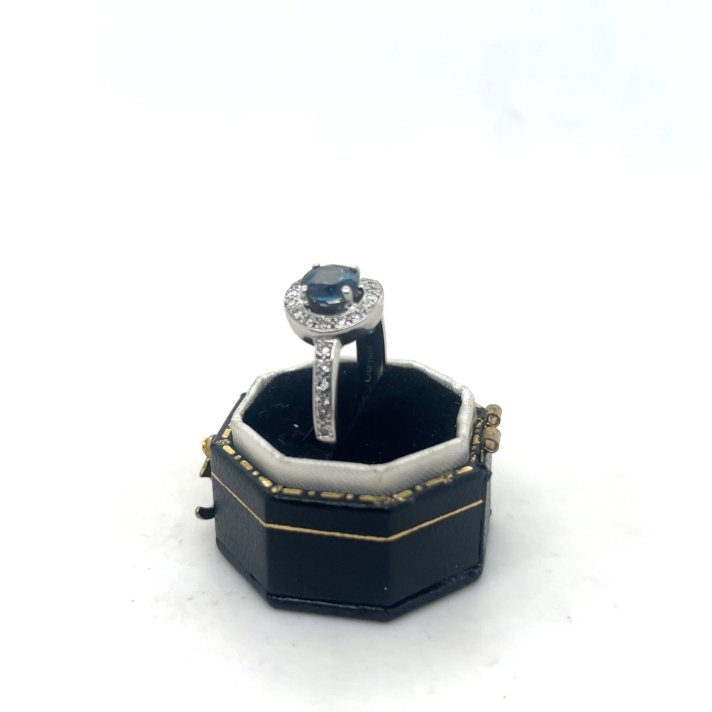 Sapphire and Diamond Ring. 18k White Gold