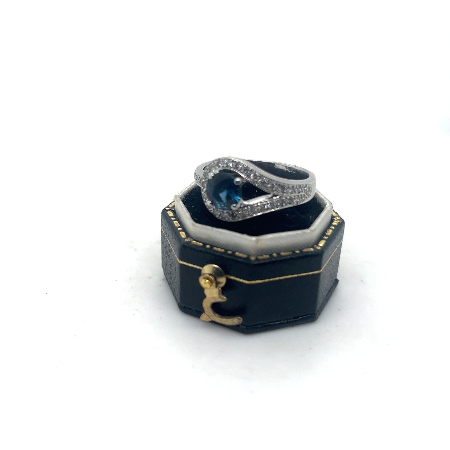Sapphire and Diamond Ring. 18k White Gold