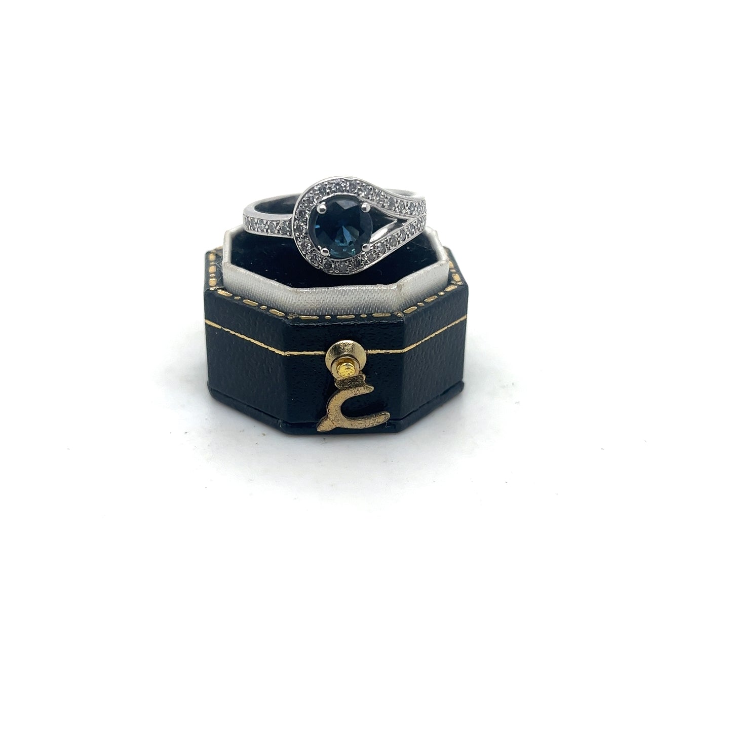 Sapphire and Diamond Ring. 18k White Gold