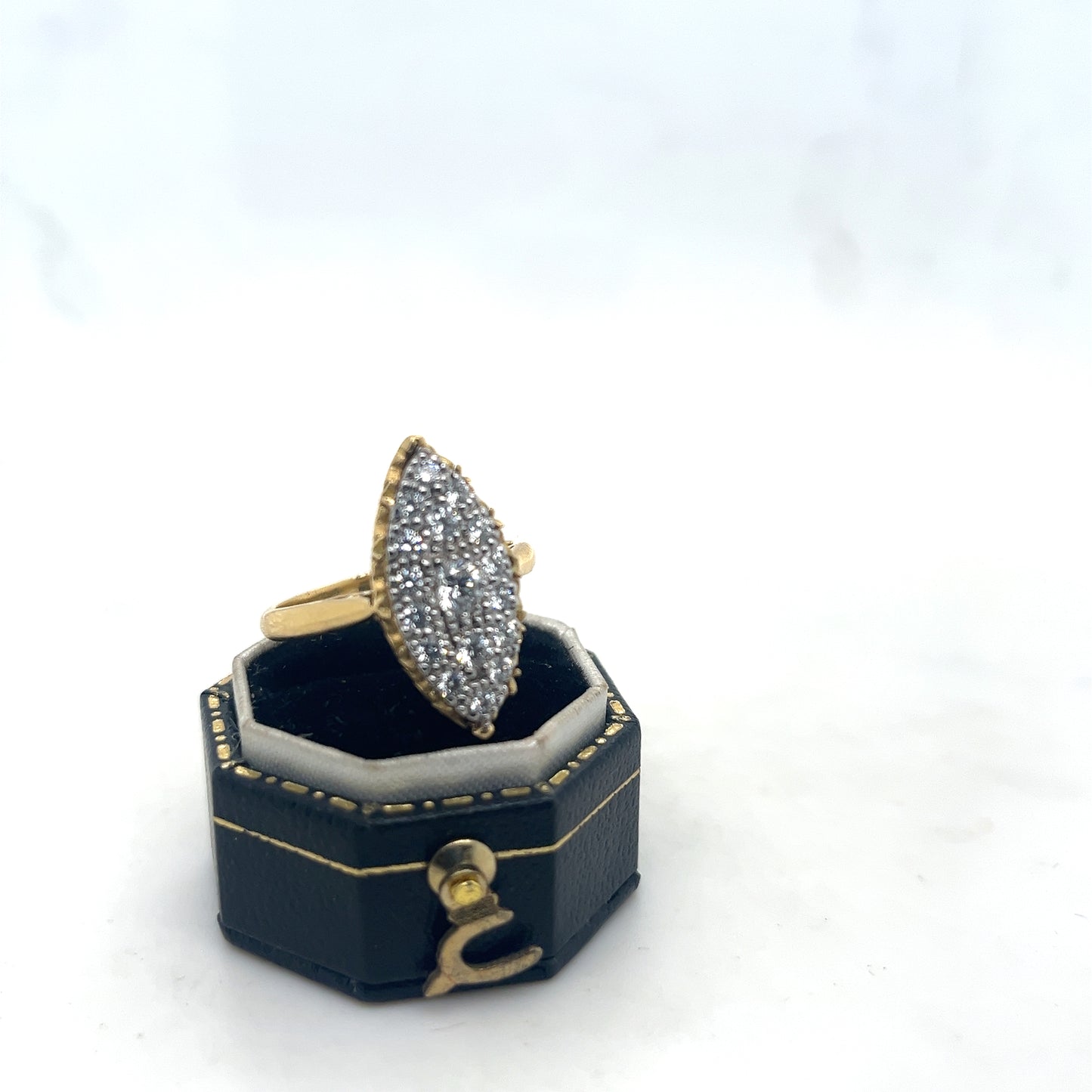 Diamond Ring , 18k Yellow Gold