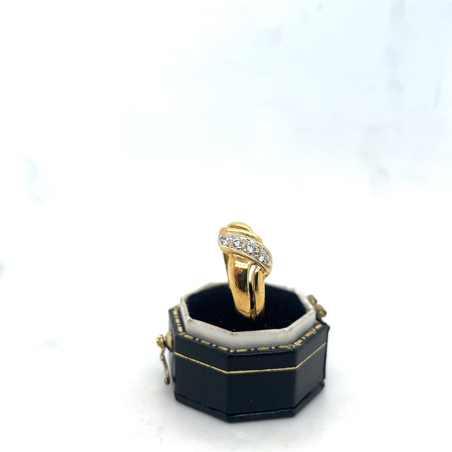 18k Yellow Gold and Diamonds Ring