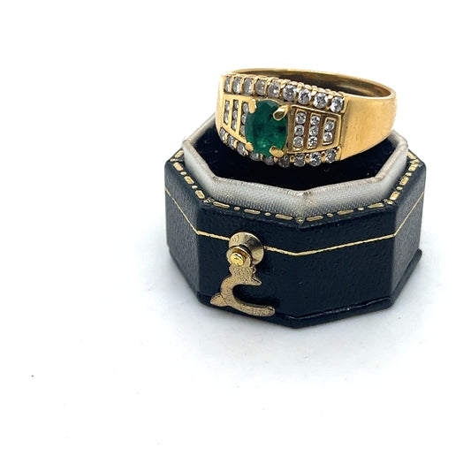 Emerald and Diamonds, 18k Gold Ring
