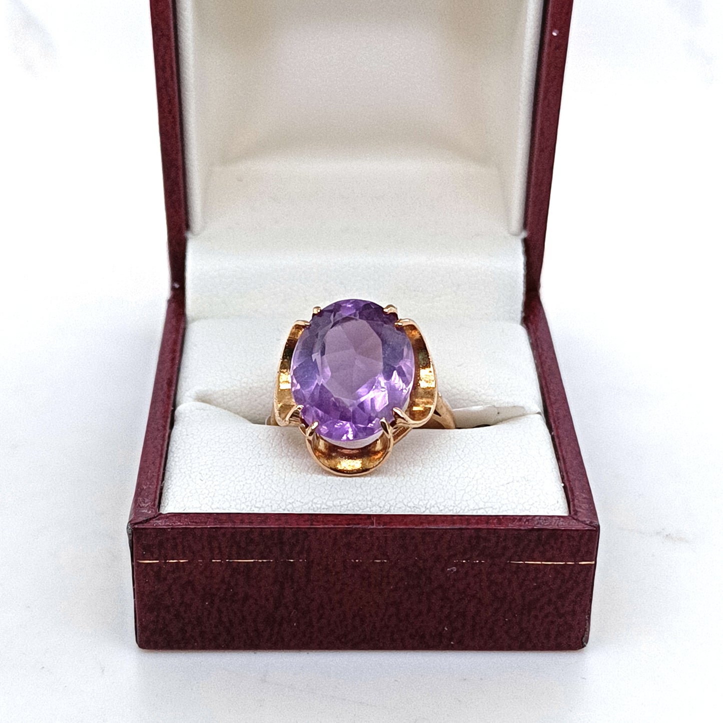 9k Gold Vintage Ring with Purple Stone