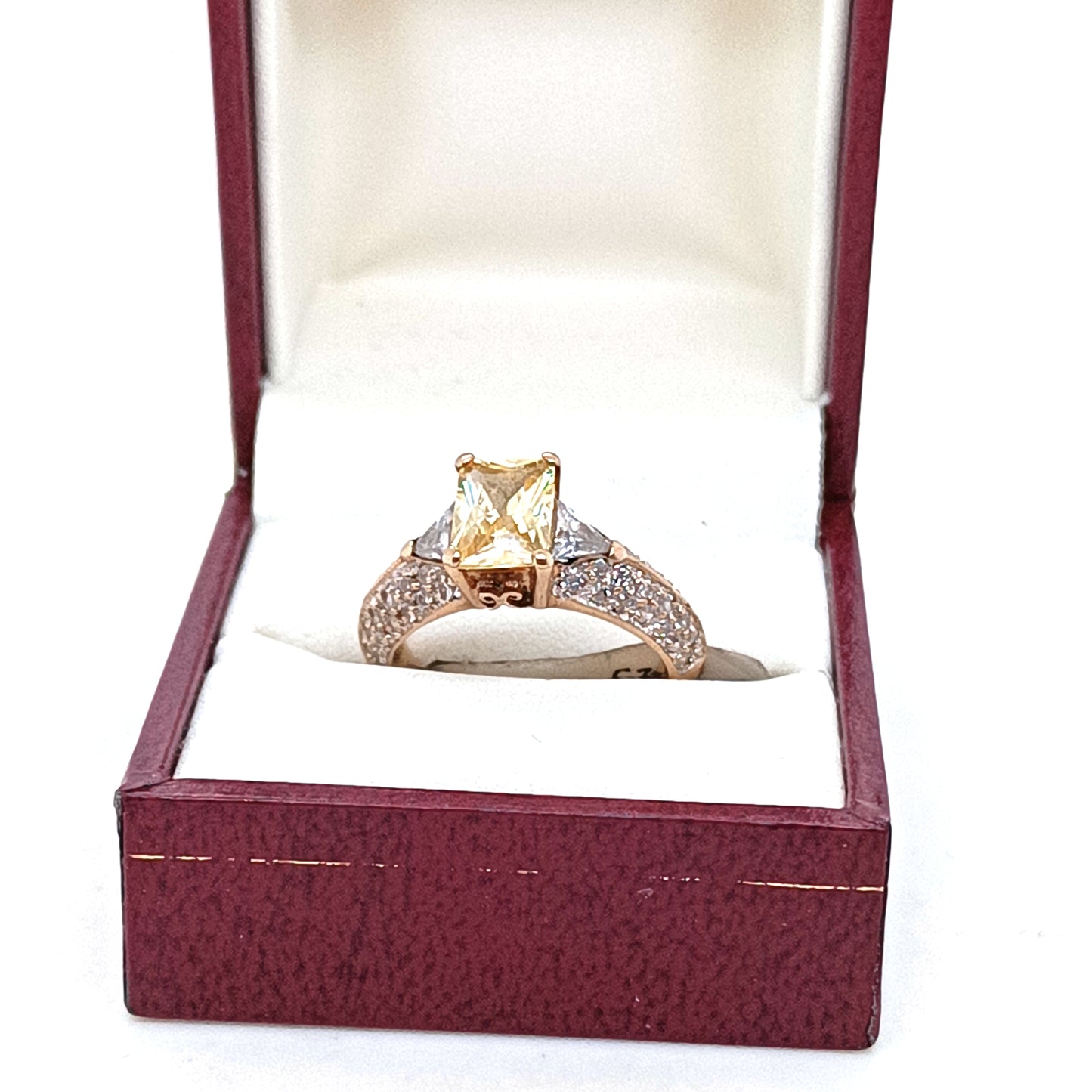 Vintage 9k Yellow Gold Ring, Yellow Stone & Zirconias