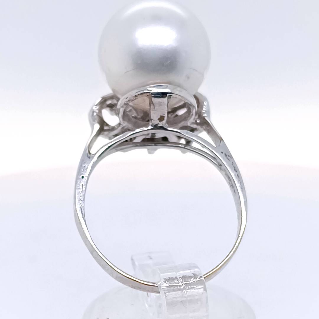 Pearl and diamond ribbon Ring , 9k White Gold