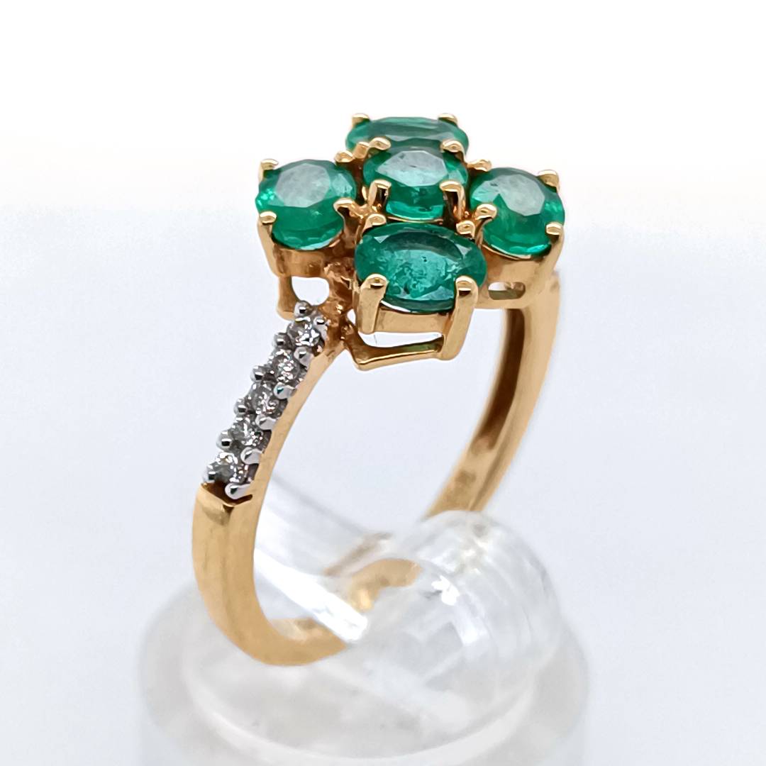 Emerald Clover and Diamonds Gold Ring