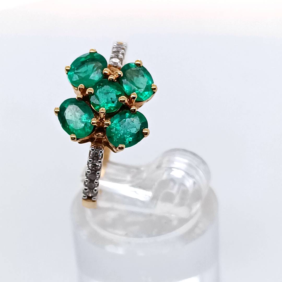 Emerald Clover and Diamonds Gold Ring