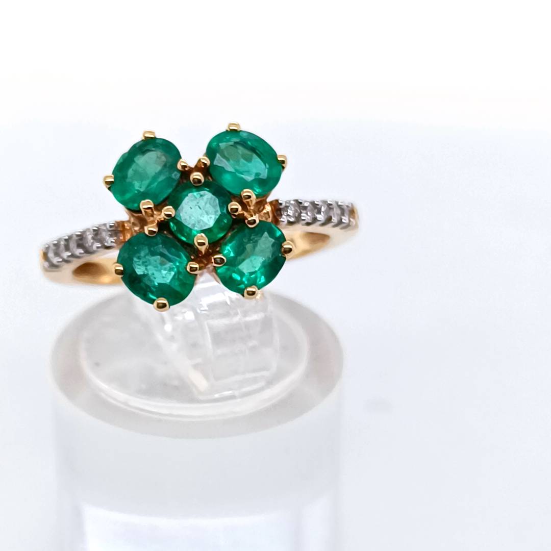 Emerald Clover and Diamonds Gold Ring