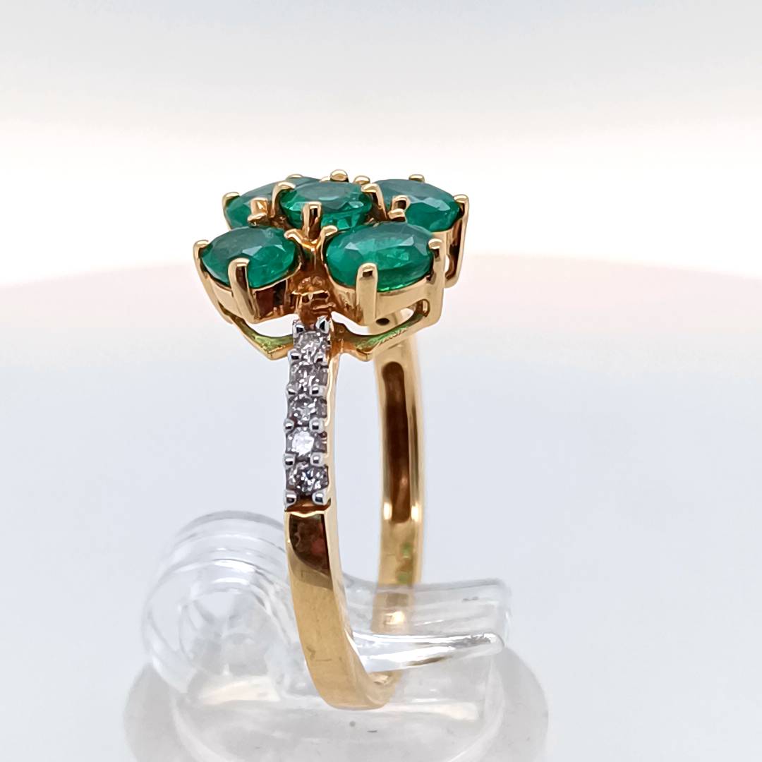 Emerald Clover and Diamonds Gold Ring