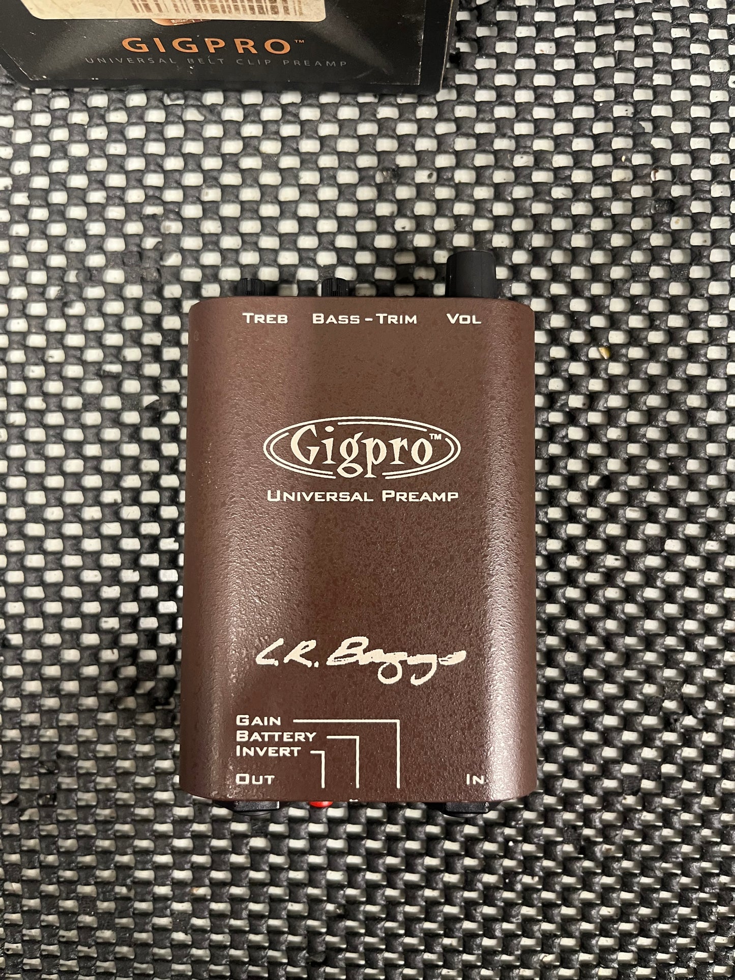 L.R. Baggs Gigpro Universal Pre-Amp