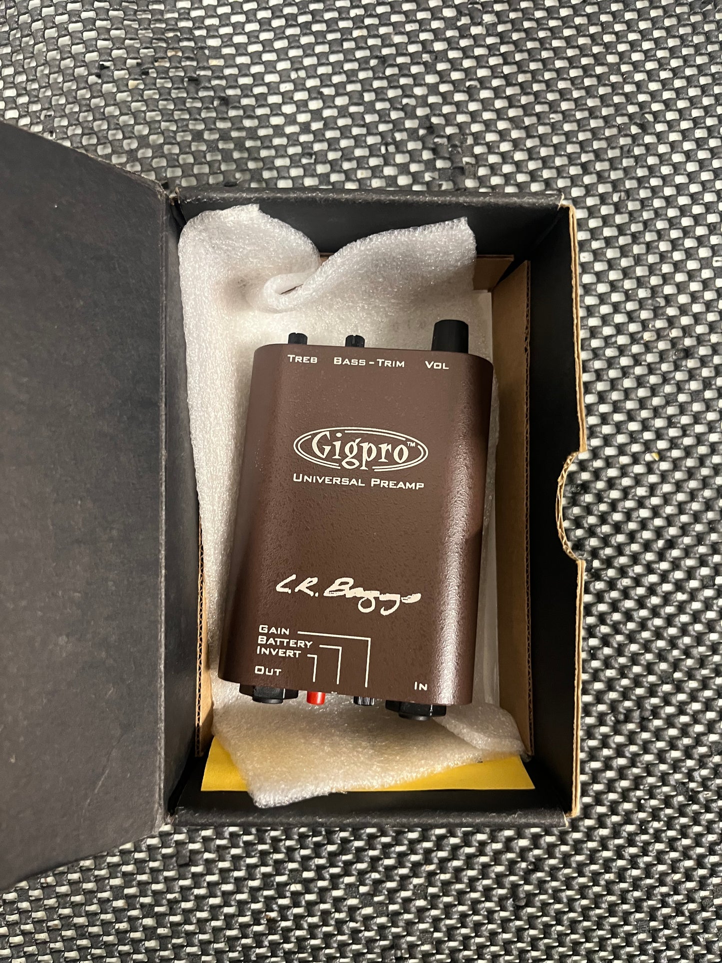 L.R. Baggs Gigpro Universal Pre-Amp