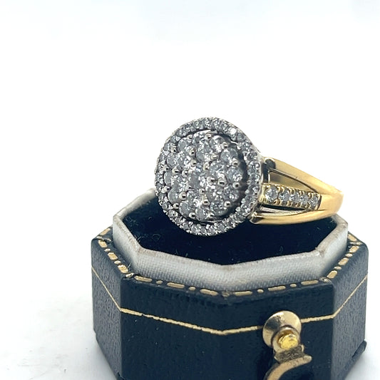 Diamond Cluster Halo Ring . 18k Gold .