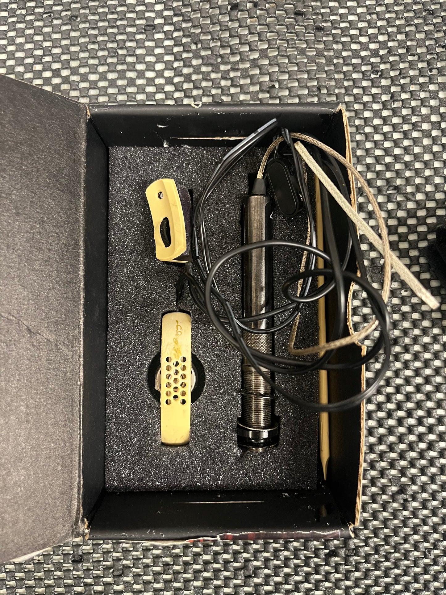 L.R. Baggs Anthem SL Pickup
