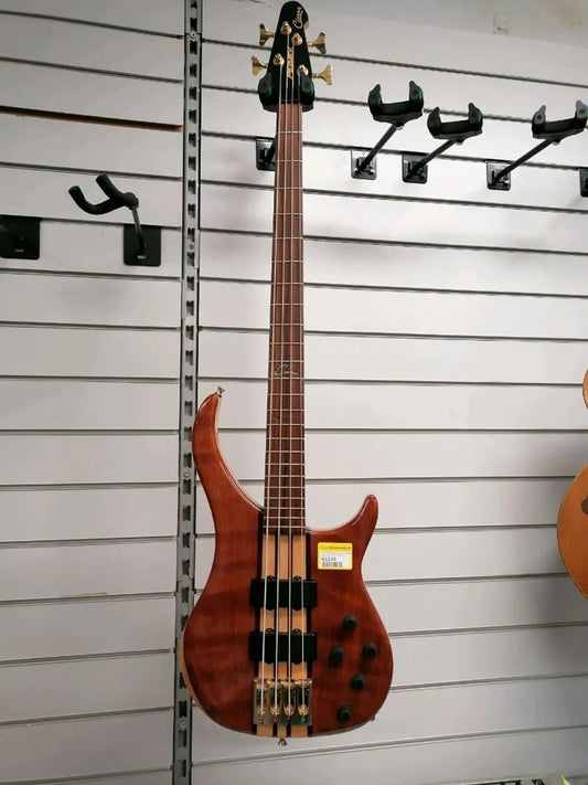 Peavey cirrus redwood electric bass