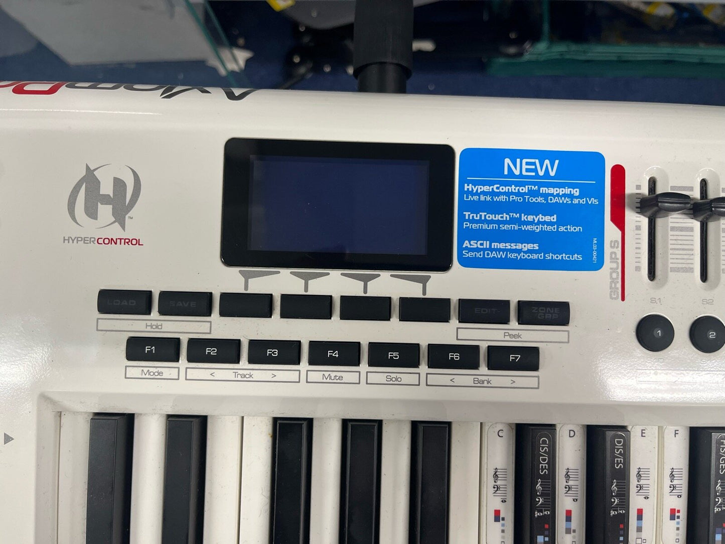 Axiom Pro 61 MIDI Controller