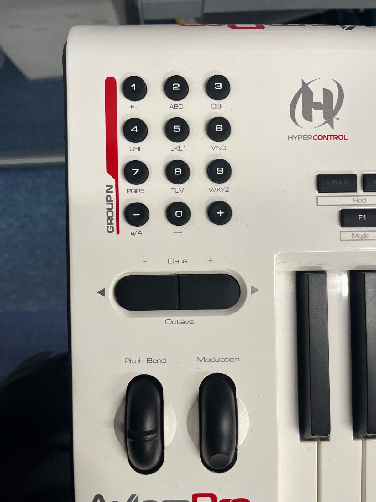 Axiom Pro 61 MIDI Controller
