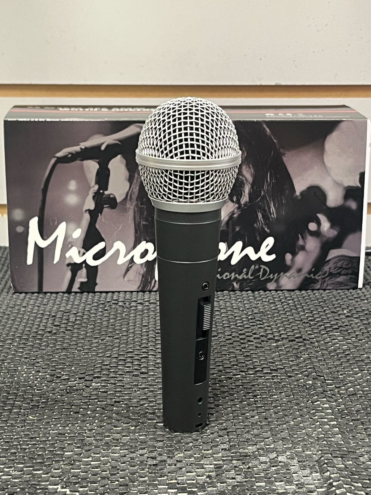 Dynamic Microphone + XLR Cable